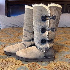 UGG Women's Winter Boots - Gray and Cream
